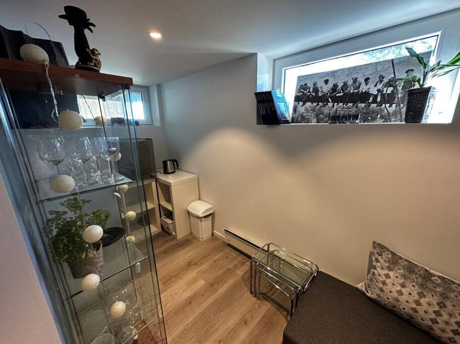 Ålesund Basement Apartment With Parking מראה חיצוני תמונה